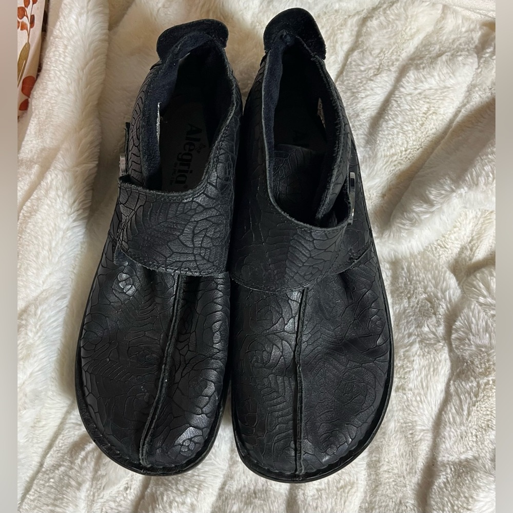 Alegria EU 41/ US 10.5 Caiti 586 Leaf Print Hook Loop Closure Ankle Goth Booties - Picture 3 of 15